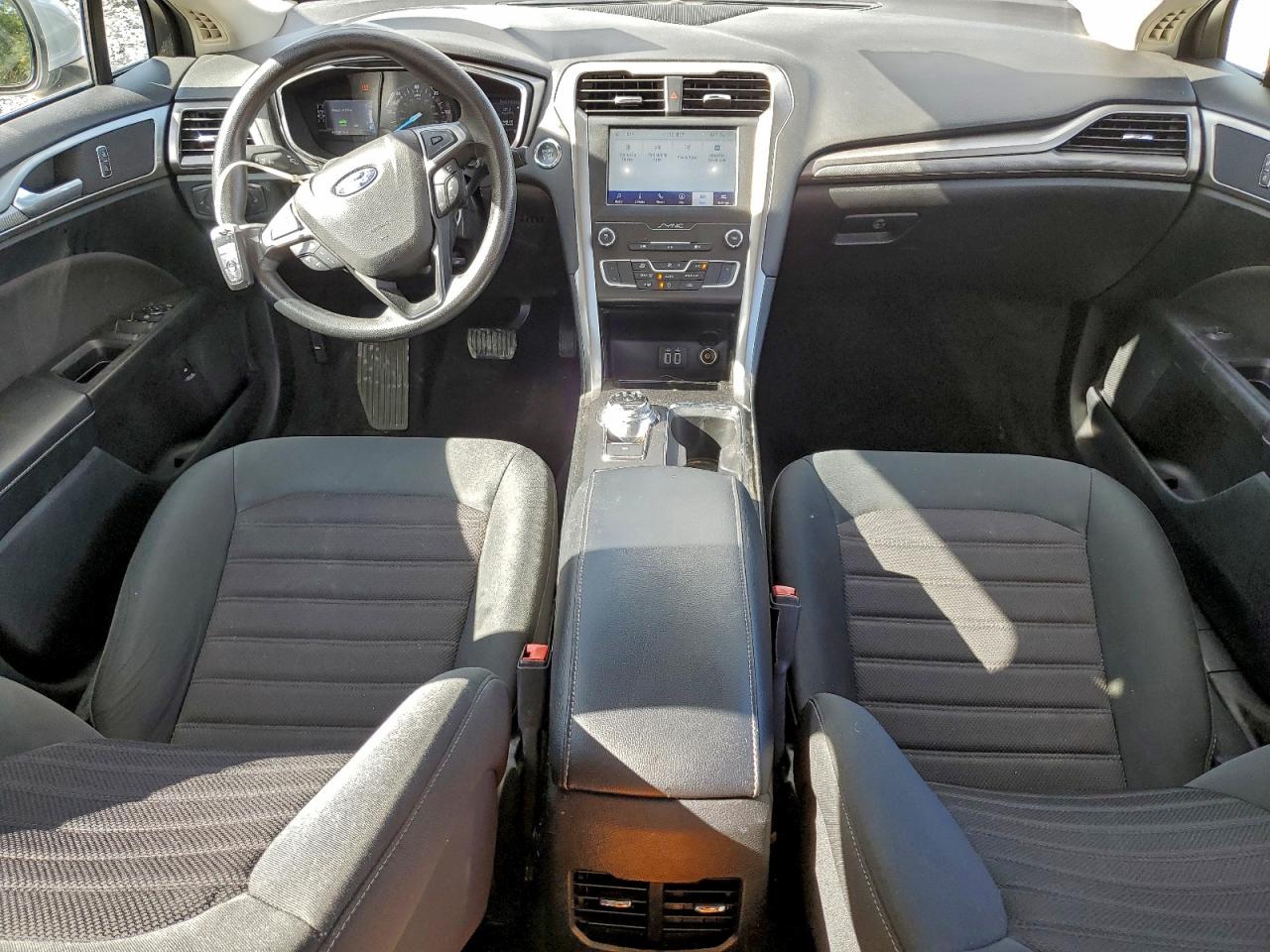 2020 FORD FUSION SE photo 8