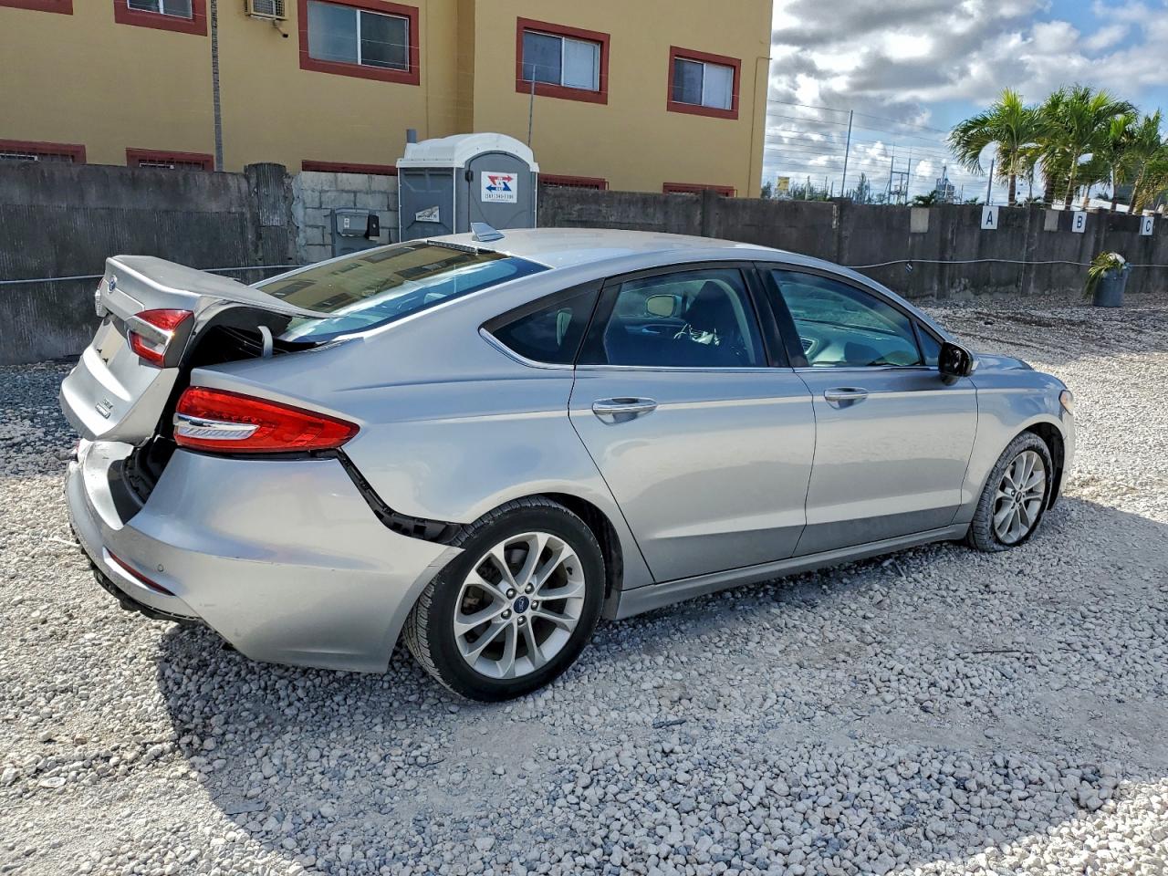 2020 FORD FUSION SE photo 3