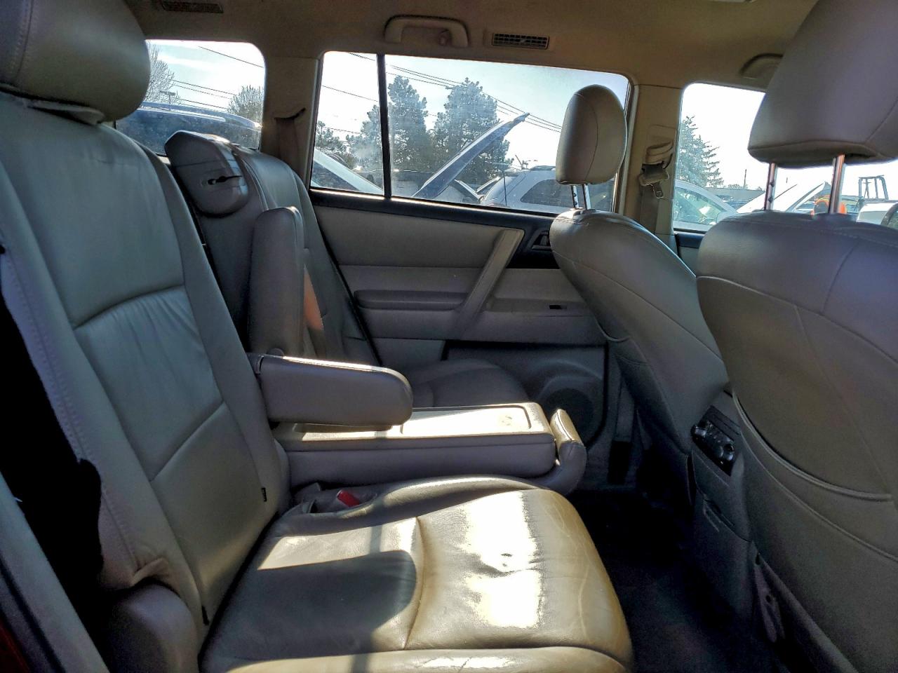 2010 TOYOTA HIGHLANDER photo 11