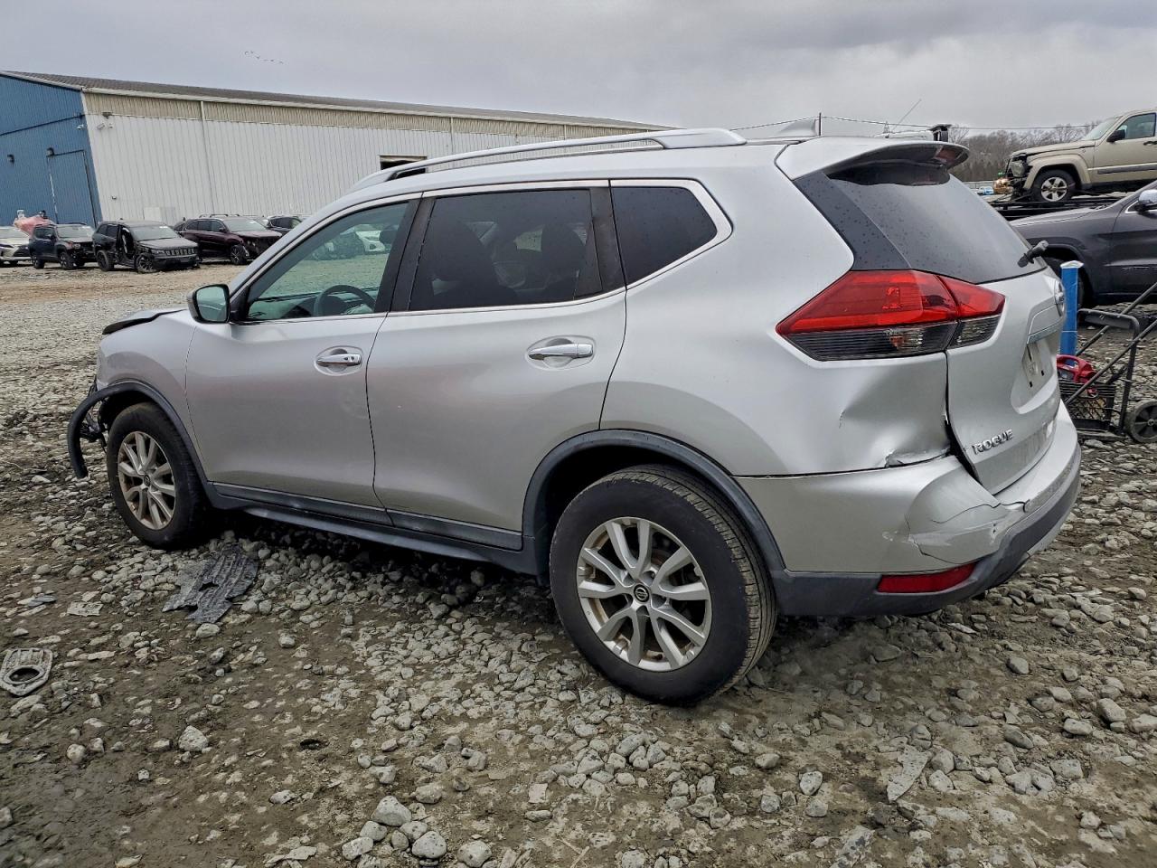 2018 NISSAN ROGUE S photo 2