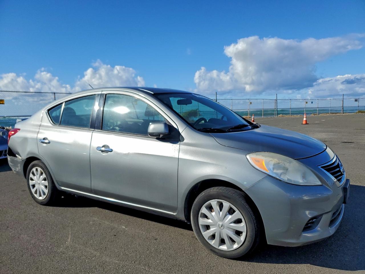 2014 NISSAN VERSA S photo 4