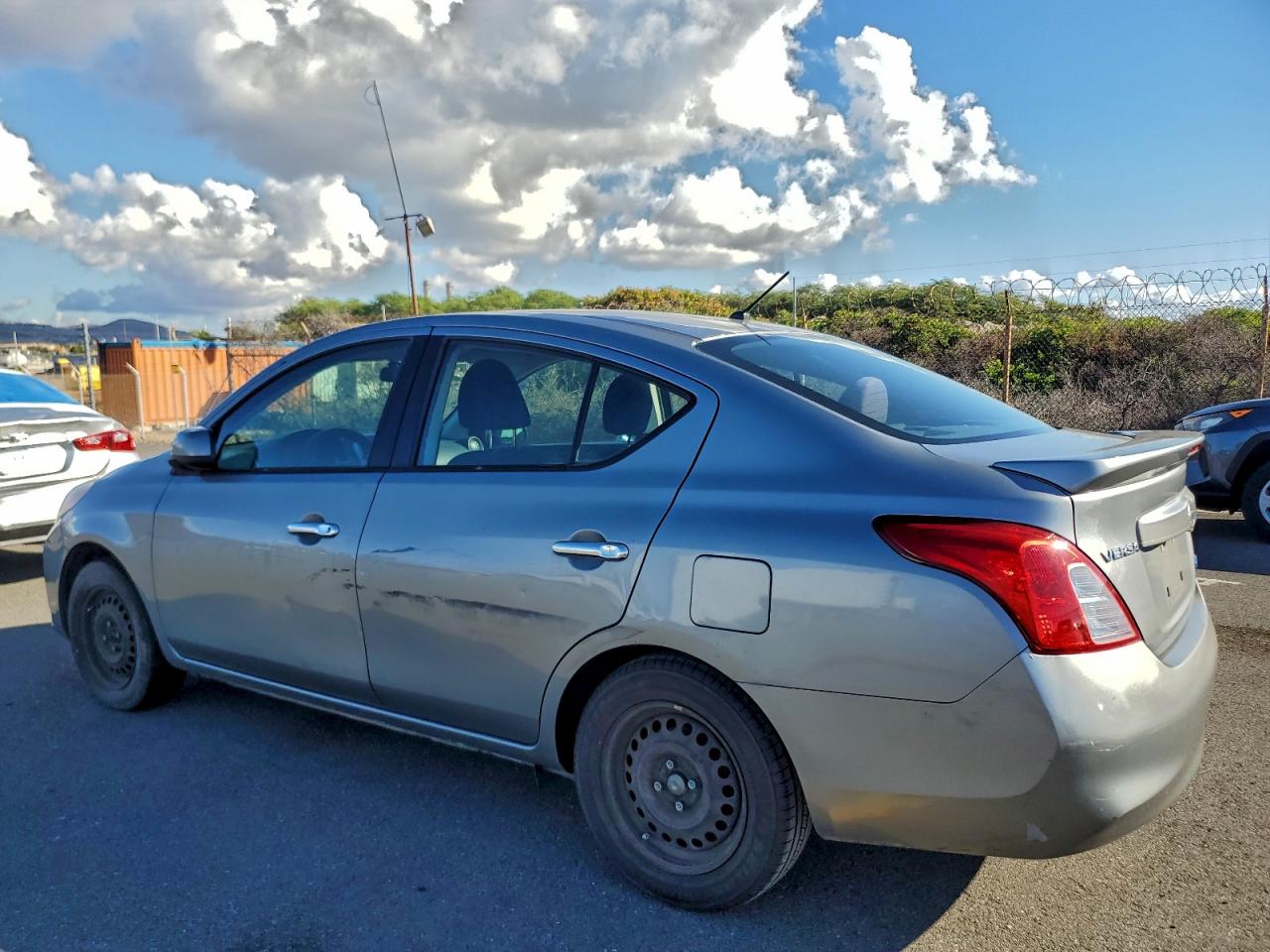 2014 NISSAN VERSA S photo 2