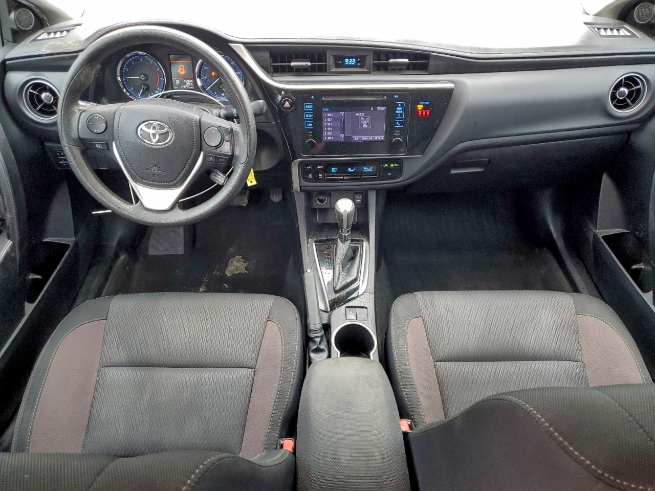 2019 TOYOTA COROLLA L photo 8