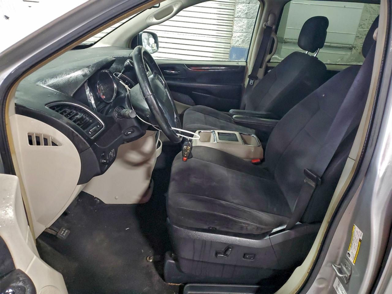 2011 CHRYSLER TOWN & COUNTRY TOURING photo 7