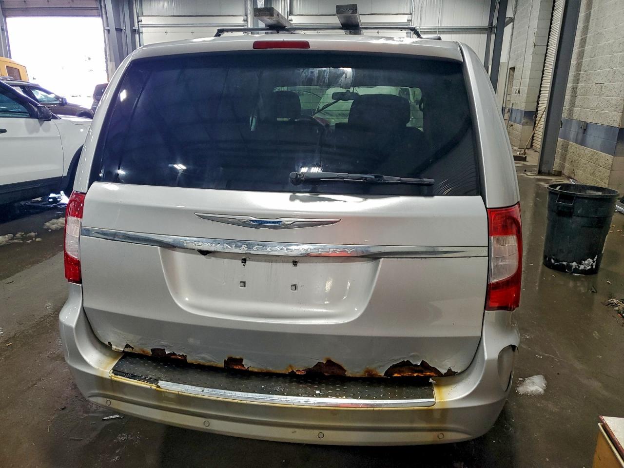 2011 CHRYSLER TOWN & COUNTRY TOURING photo 6