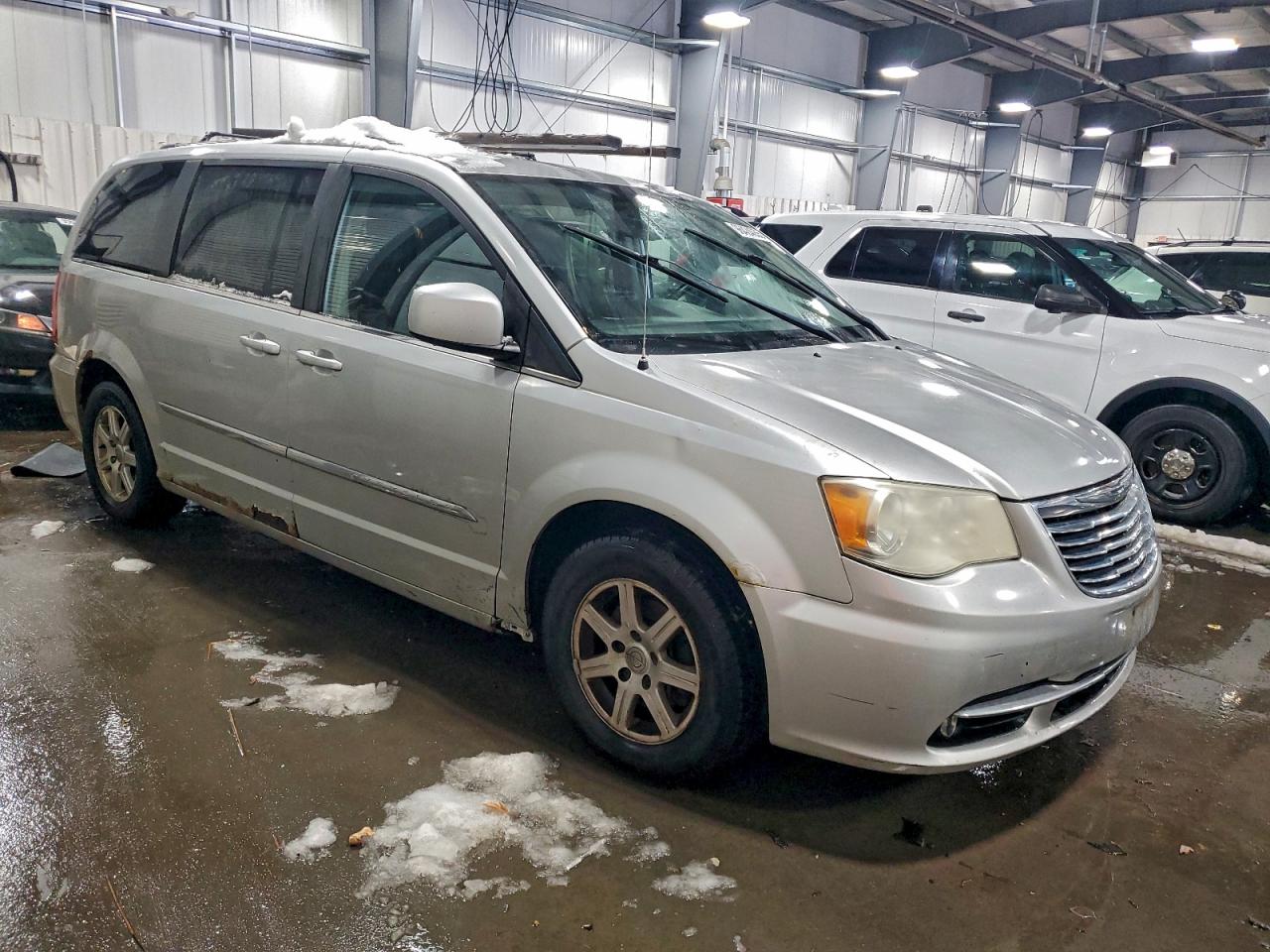 2011 CHRYSLER TOWN & COUNTRY TOURING photo 4