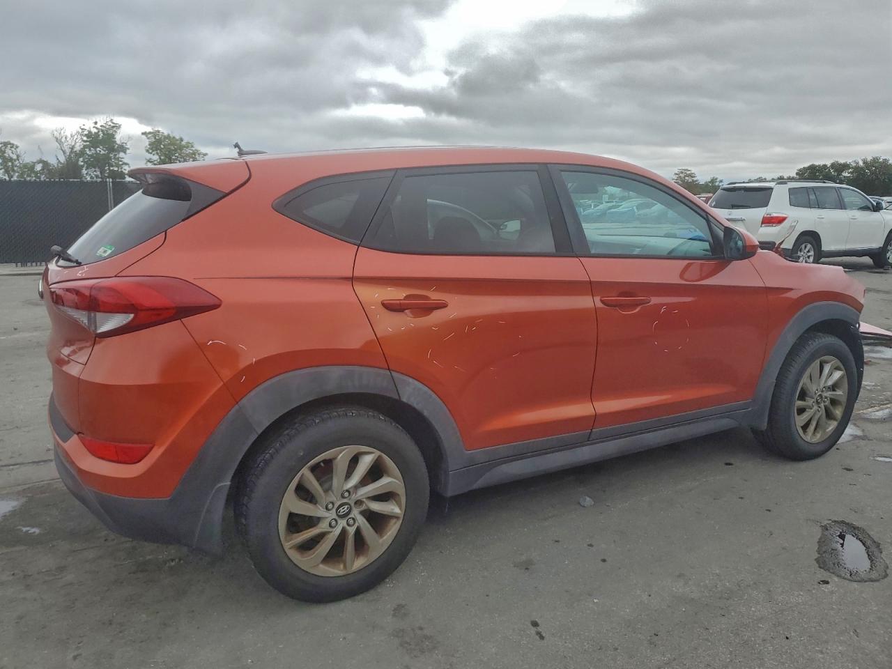 2016 HYUNDAI TUCSON SE photo 3