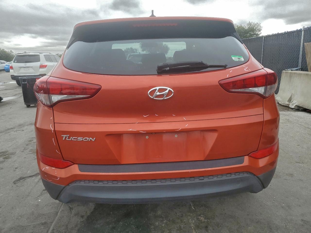 2016 HYUNDAI TUCSON SE photo 6