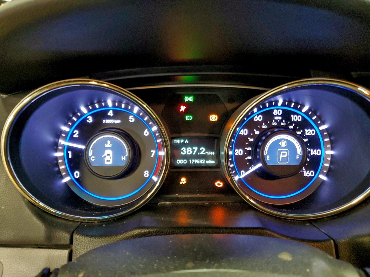 2013 HYUNDAI SONATA SE photo 9