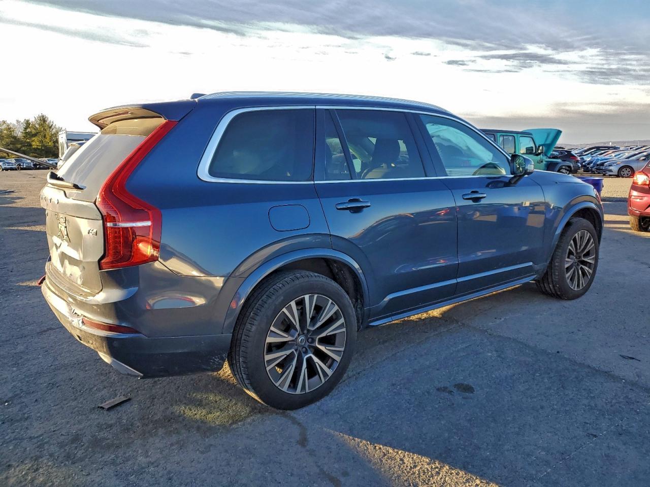 2021 VOLVO XC90 T6 MOMENTUM photo 3