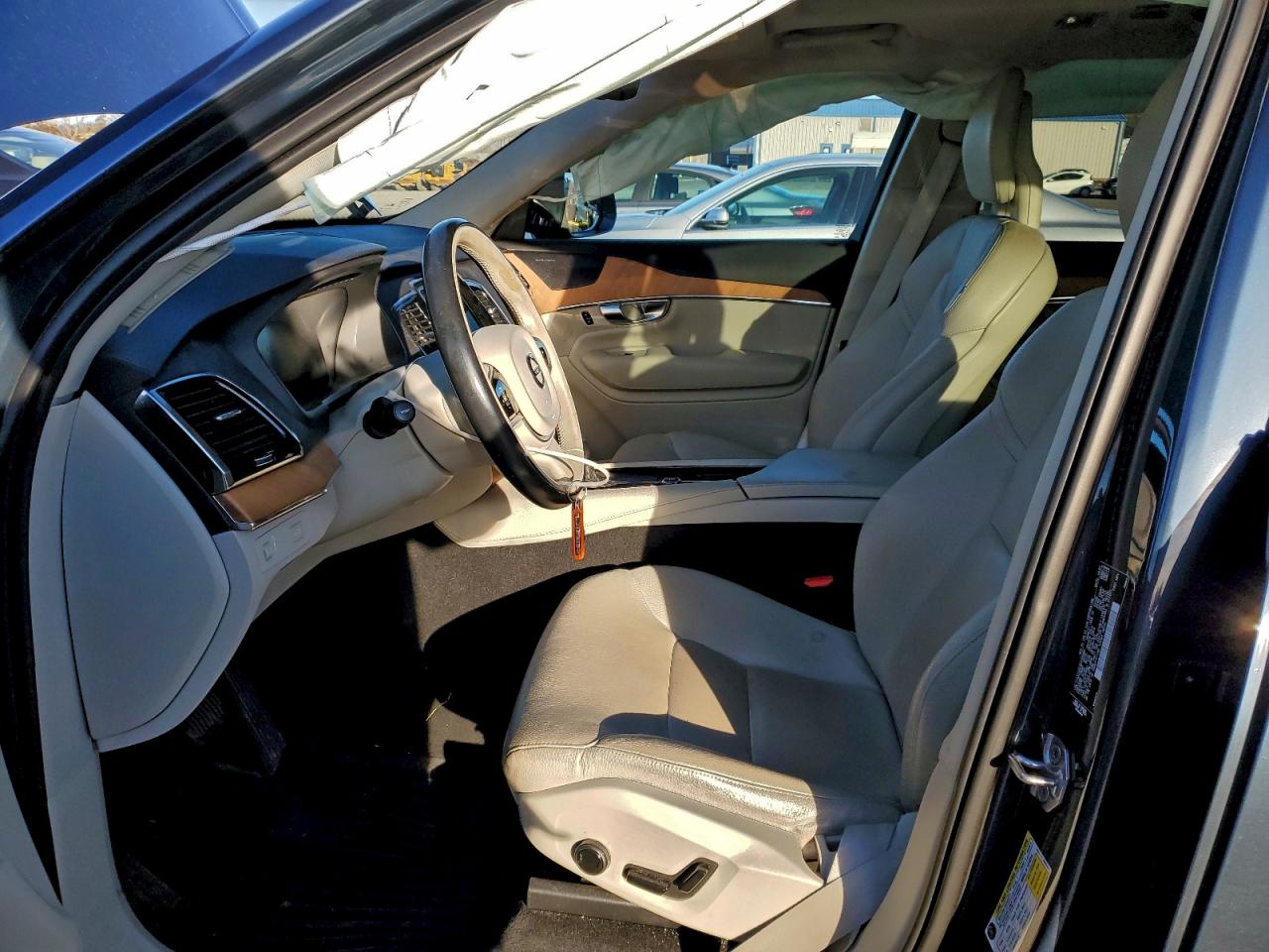 2021 VOLVO XC90 T6 MOMENTUM photo 7