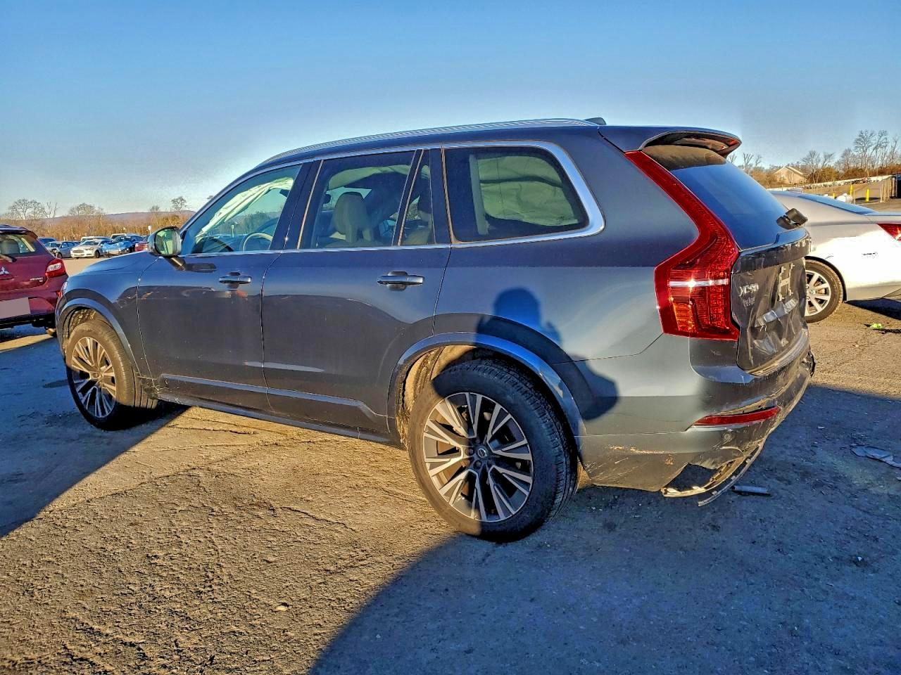 2021 VOLVO XC90 T6 MOMENTUM photo 2