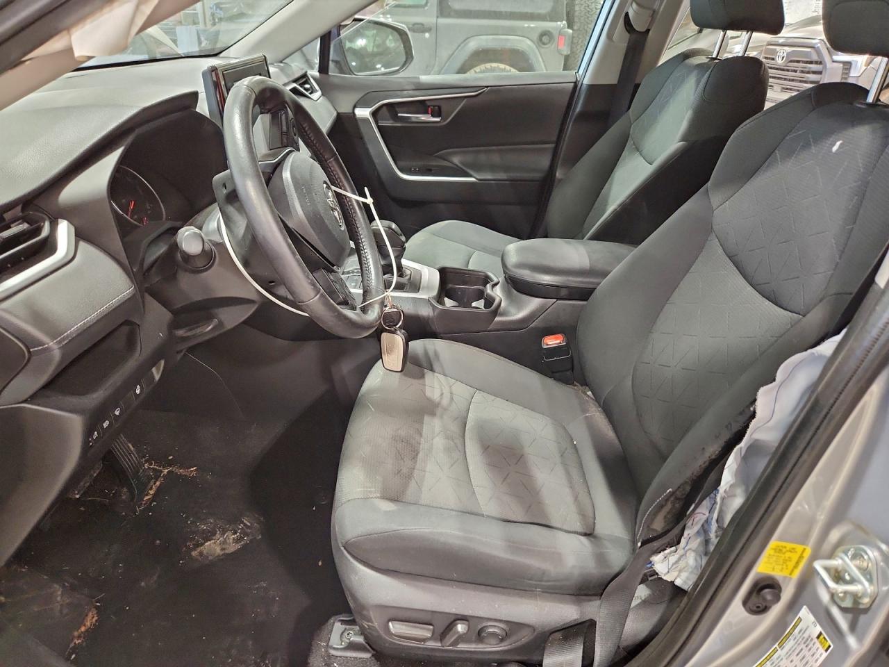 2021 TOYOTA RAV4 XLE photo 7