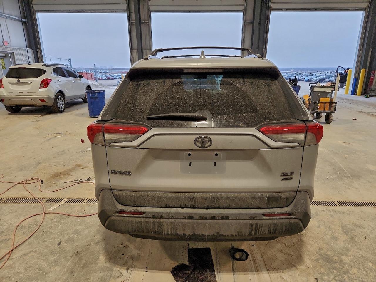 2021 TOYOTA RAV4 XLE photo 6