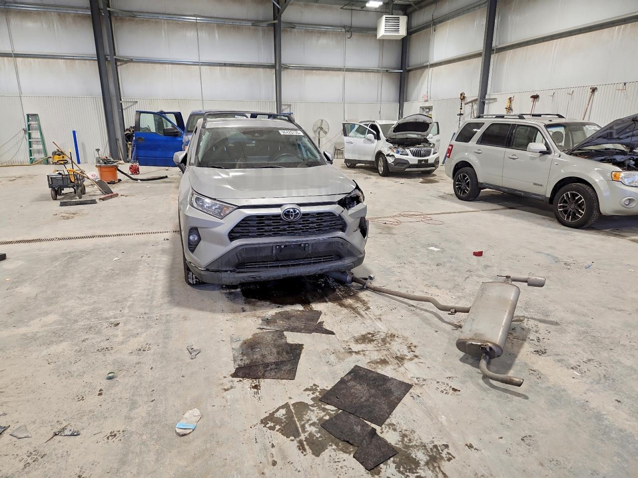 2021 TOYOTA RAV4 XLE photo 5