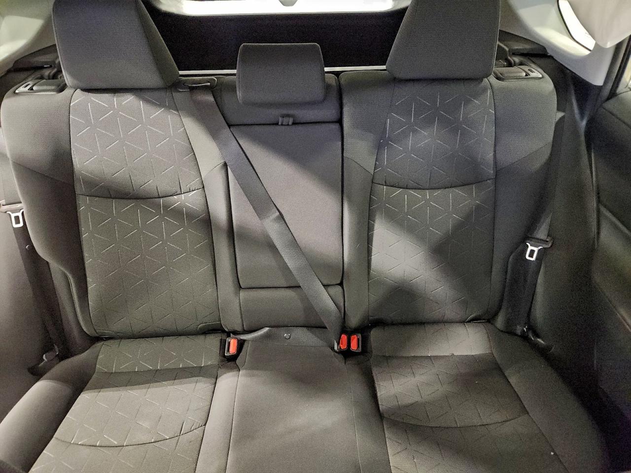 2021 TOYOTA RAV4 XLE photo 10