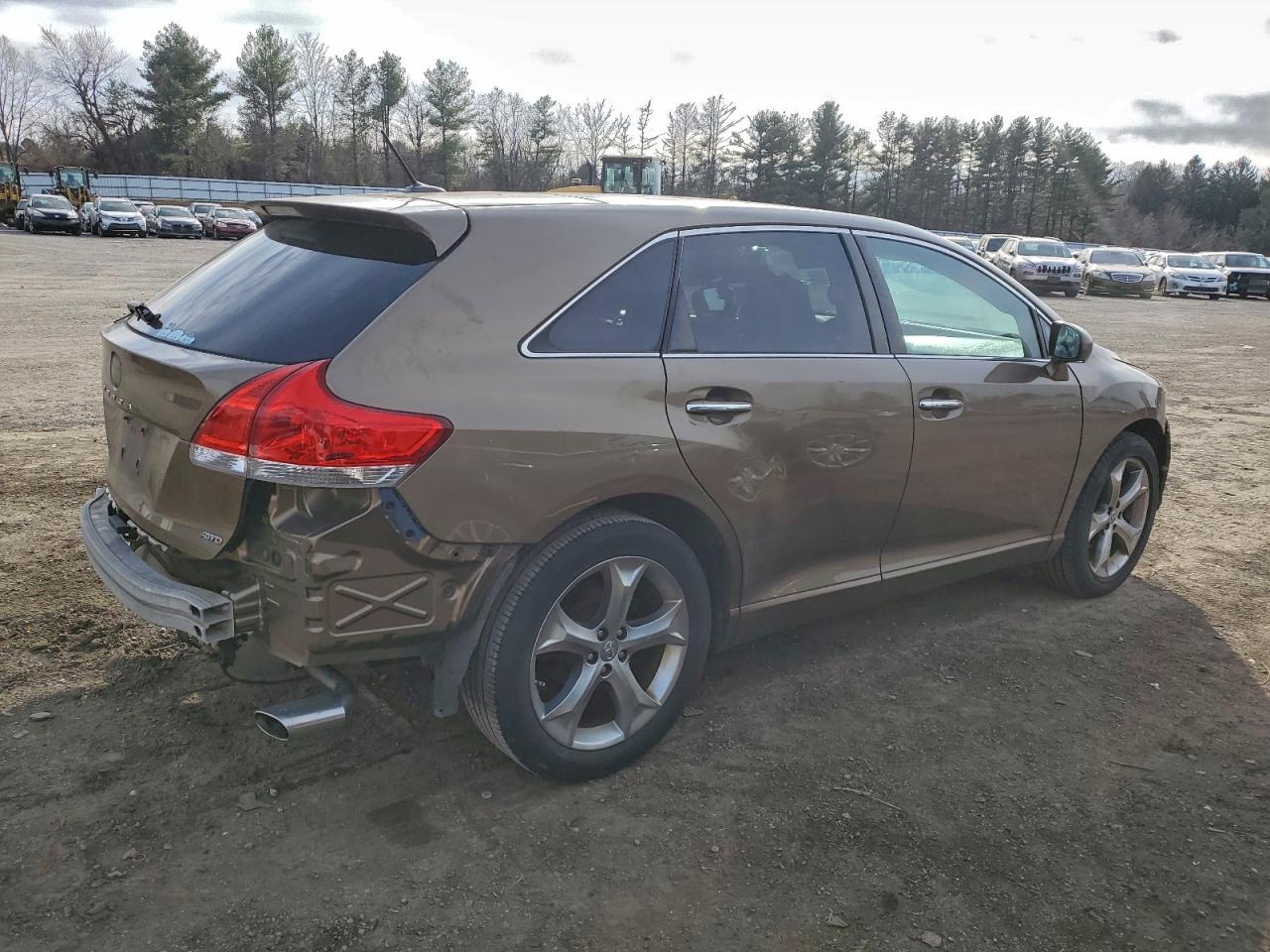 2010 TOYOTA VENZA photo 3