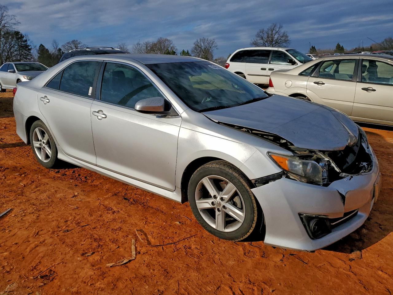 2014 TOYOTA CAMRY L photo 4