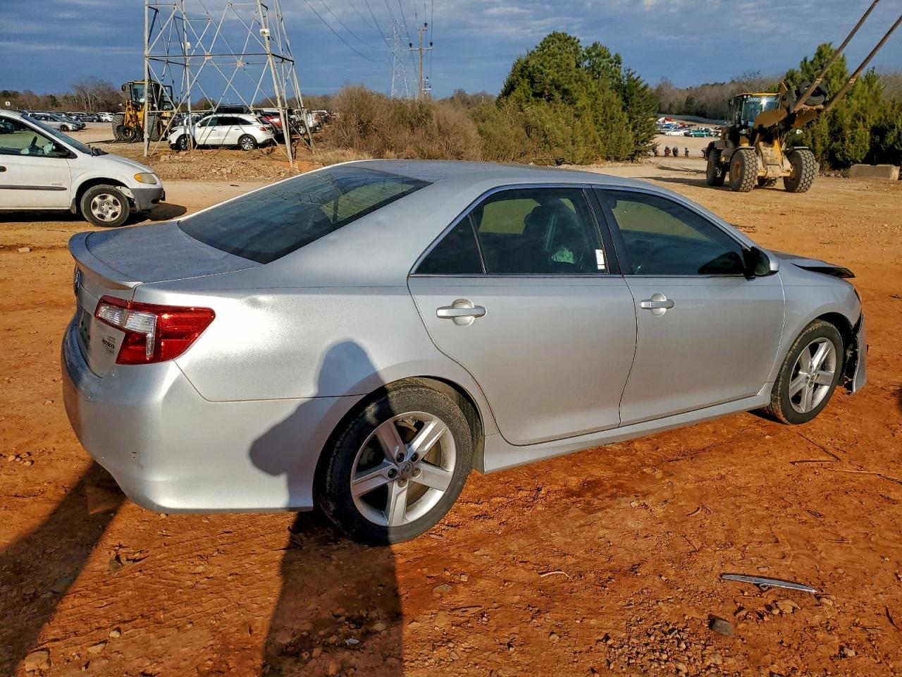 2014 TOYOTA CAMRY L photo 3