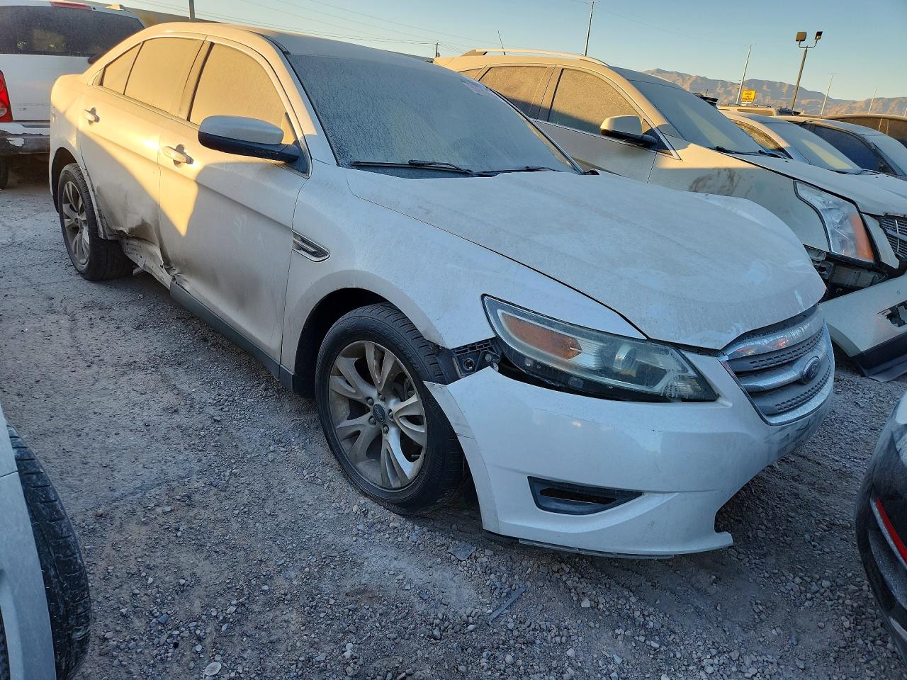 2011 FORD TAURUS SEL photo 4