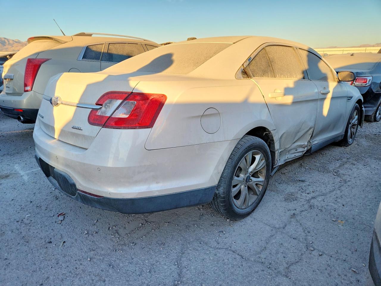 2011 FORD TAURUS SEL photo 3