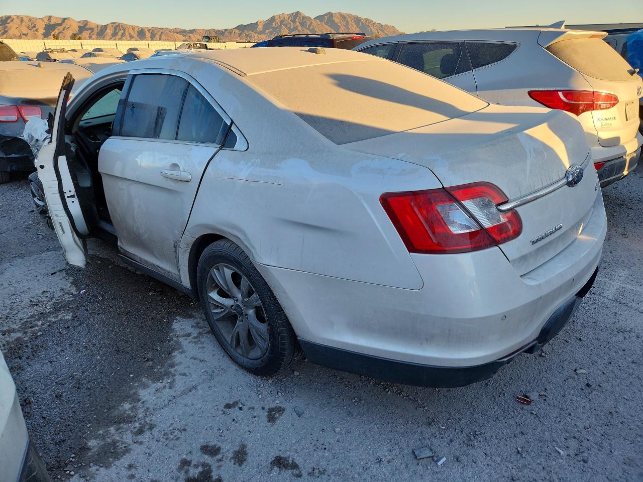 2011 FORD TAURUS SEL photo 2