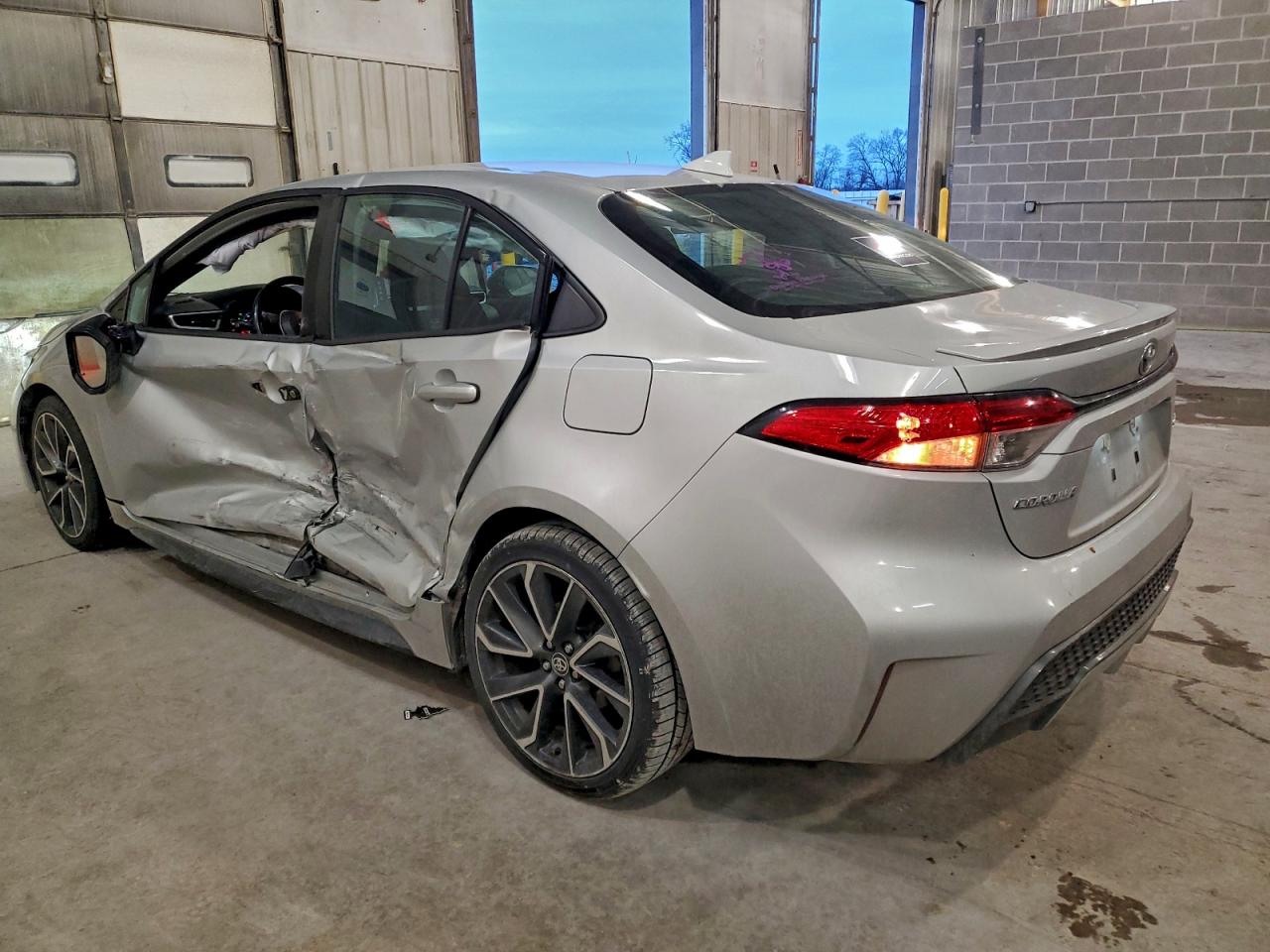 2020 TOYOTA COROLLA SE photo 2