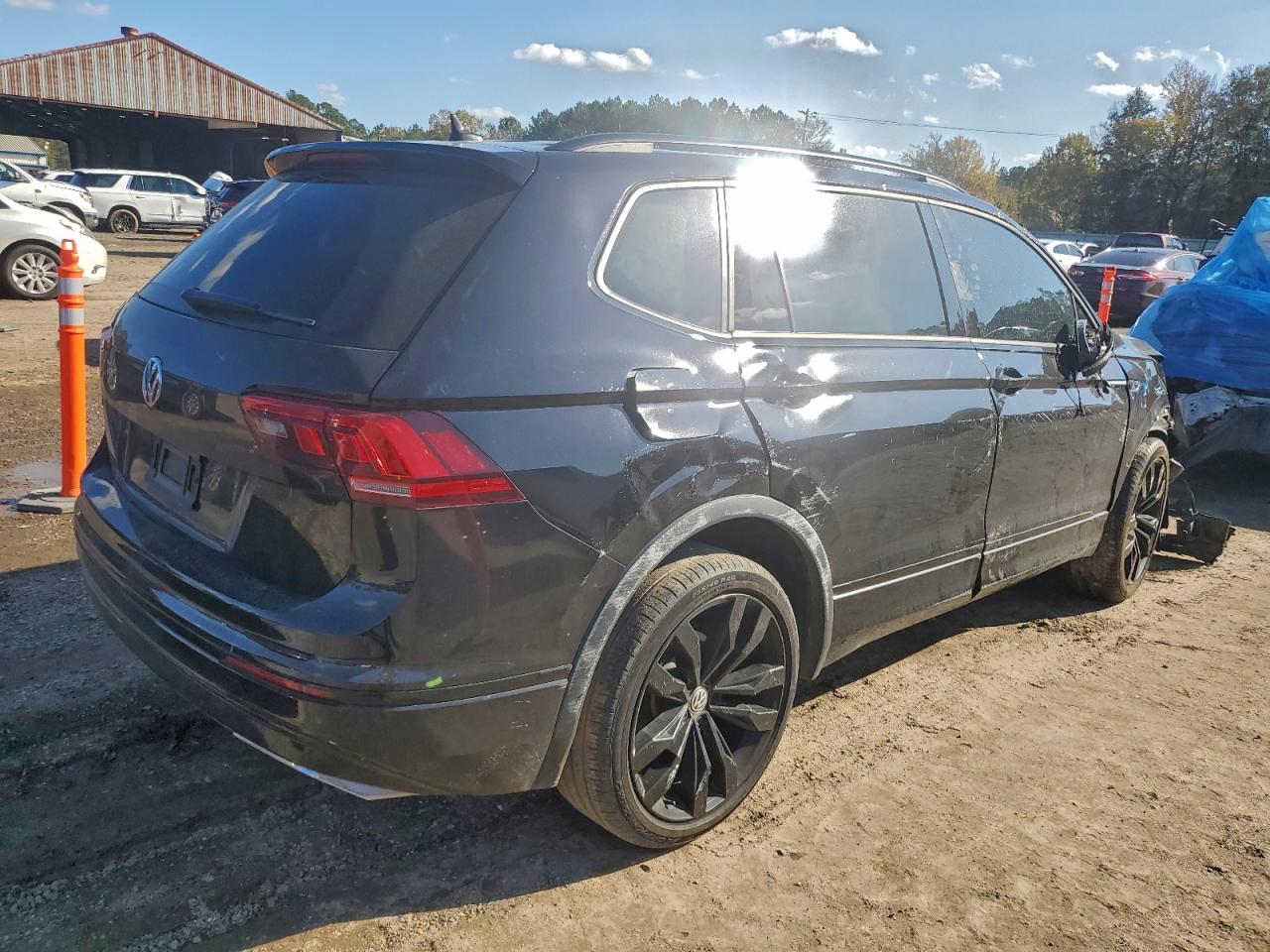 2020 VOLKSWAGEN TIGUAN SE photo 3