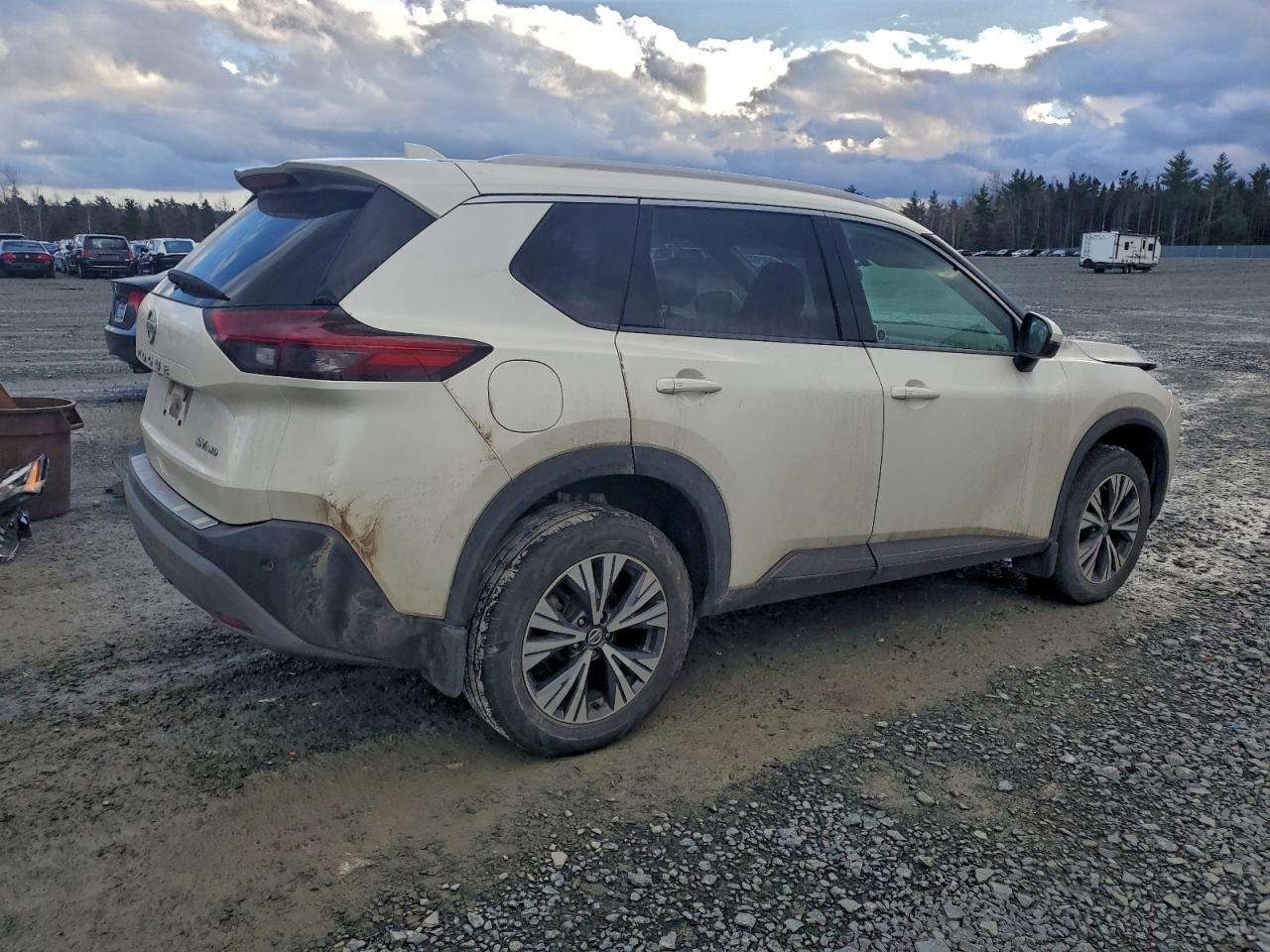 2021 NISSAN ROGUE SV photo 3