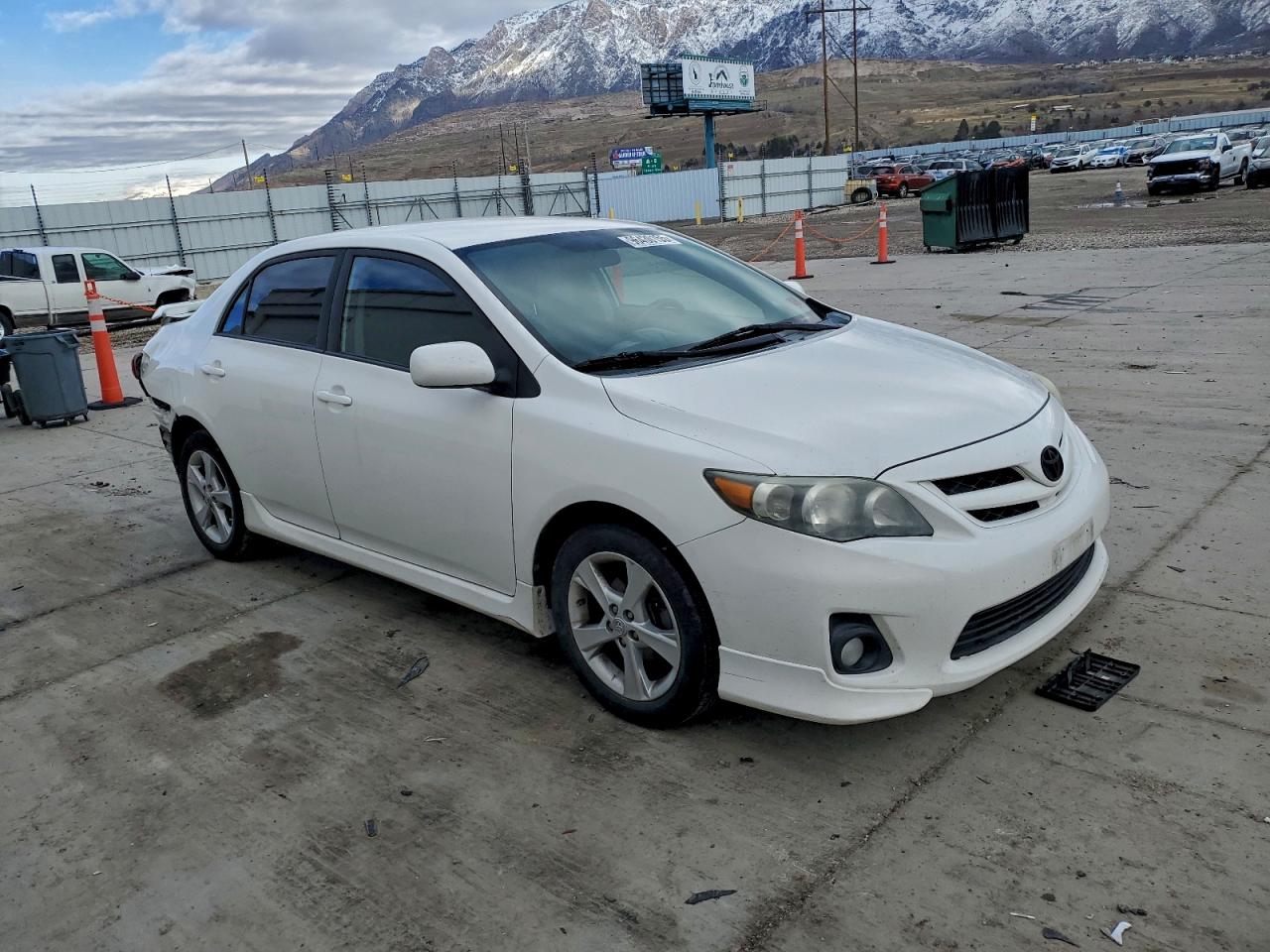 2013 TOYOTA COROLLA BASE photo 4