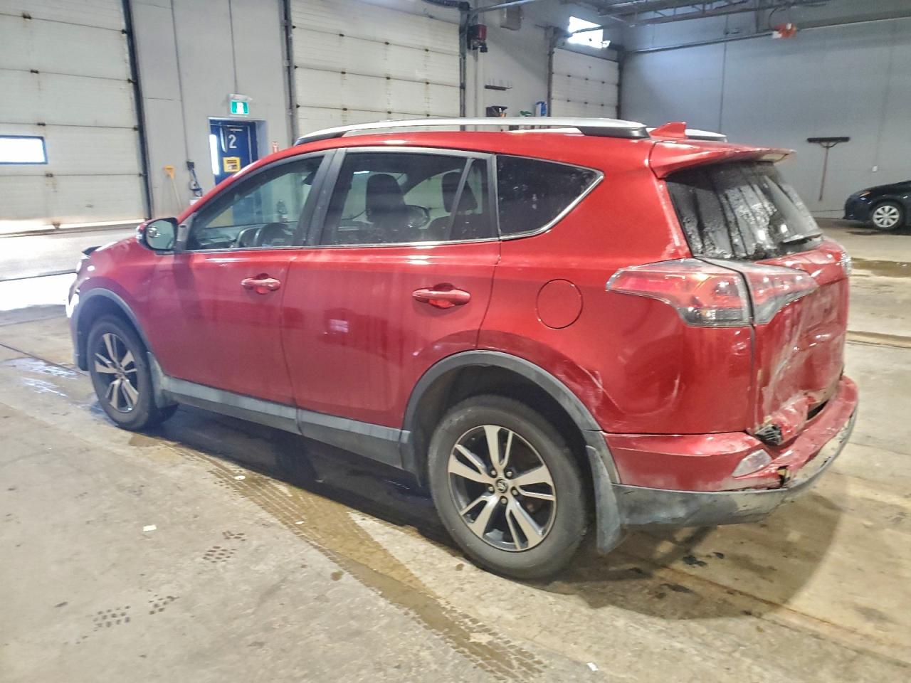 2017 TOYOTA RAV4 XLE photo 2