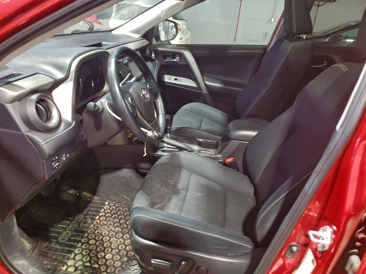 2017 TOYOTA RAV4 XLE photo 7