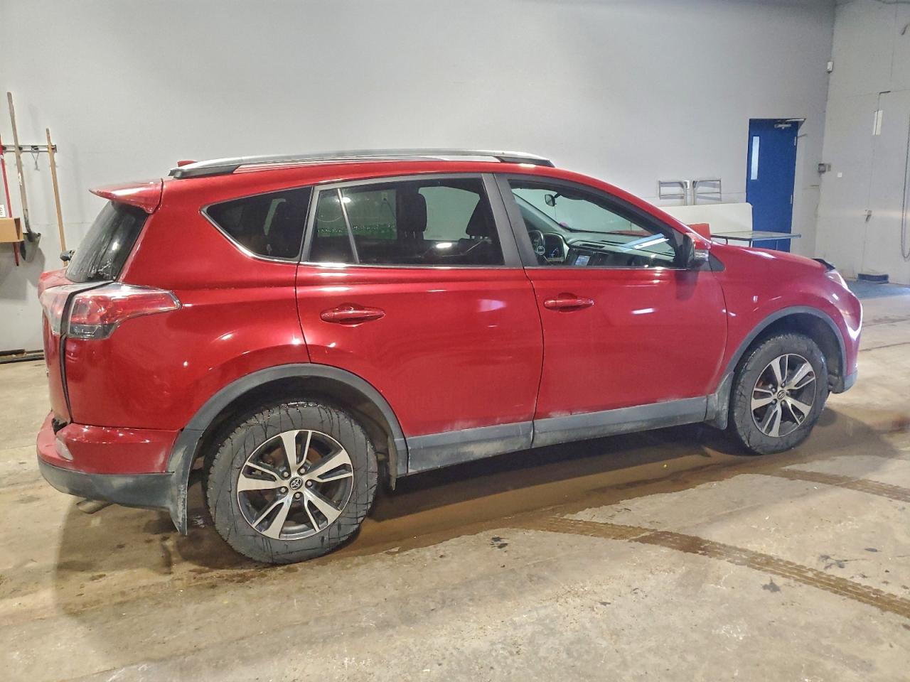 2017 TOYOTA RAV4 XLE photo 3