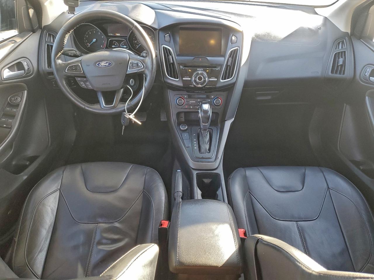 2015 FORD FOCUS SE photo 8