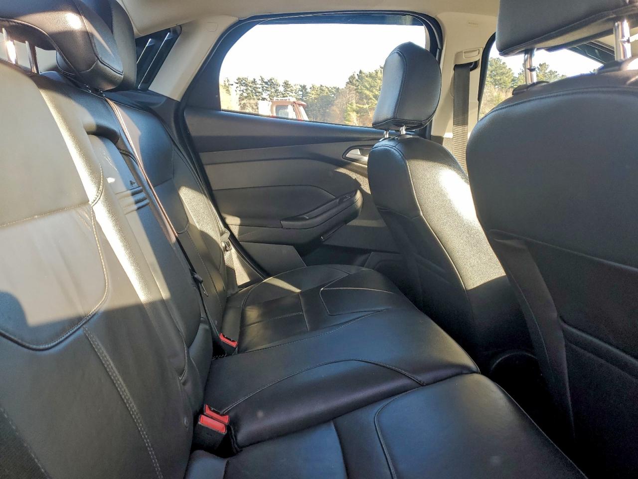 2015 FORD FOCUS SE photo 10