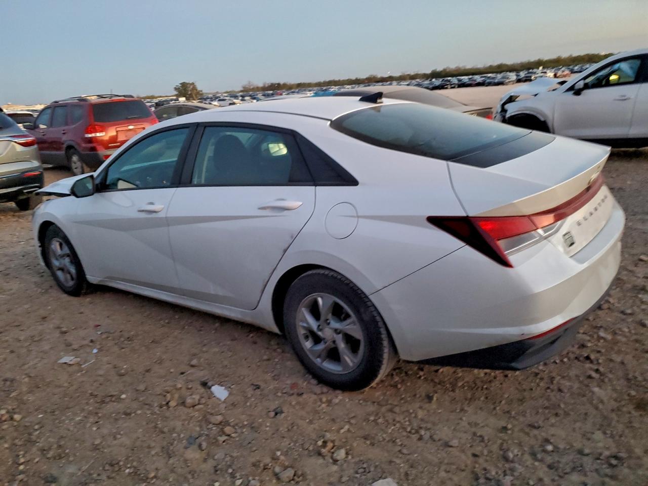 2022 HYUNDAI ELANTRA SE photo 2
