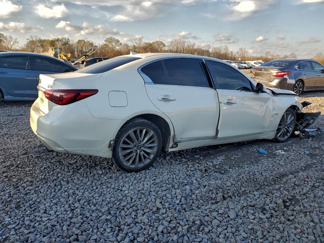 2018 INFINITI Q50 LUXE photo 3