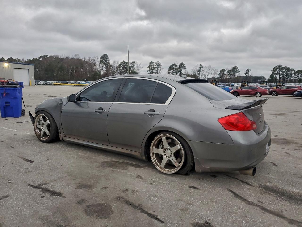 2010 INFINITI G37 BASE photo 2