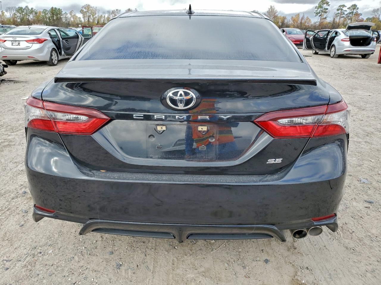 2022 TOYOTA CAMRY SE photo 6