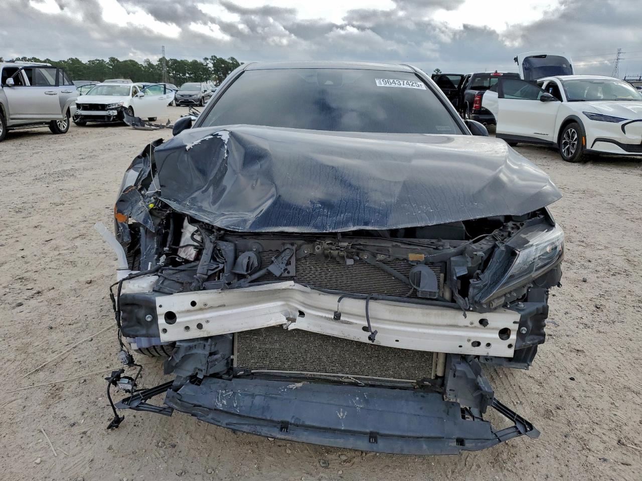 2022 TOYOTA CAMRY SE photo 5
