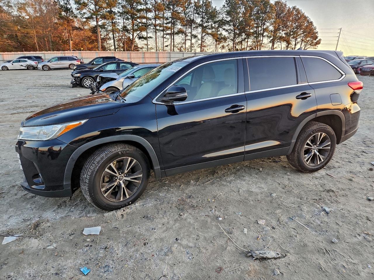 2019 TOYOTA HIGHLANDER LE — SIDE damage — photo 1