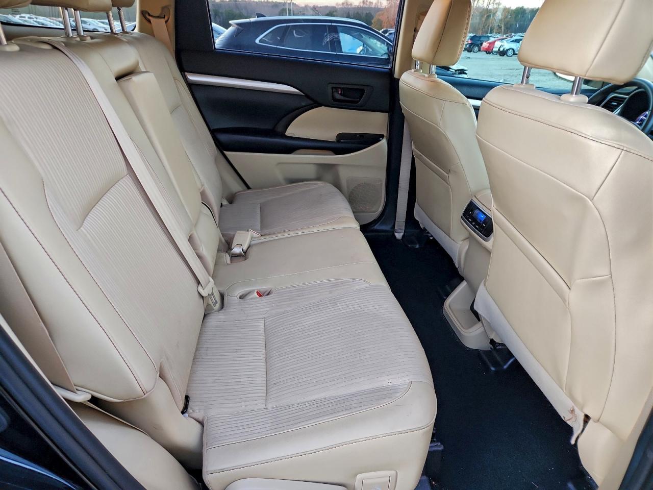 2019 TOYOTA HIGHLANDER LE photo 11
