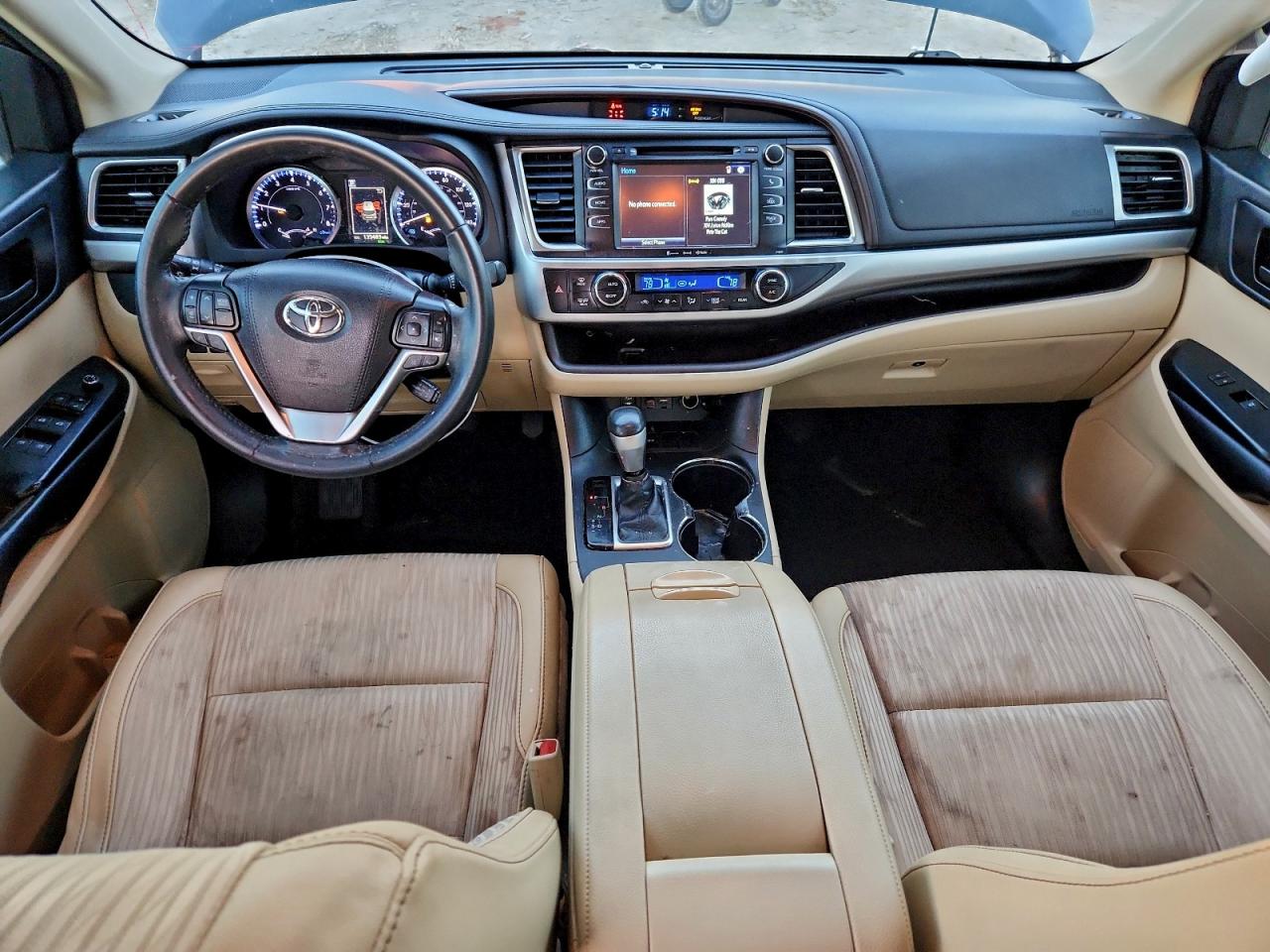 2019 TOYOTA HIGHLANDER LE photo 8