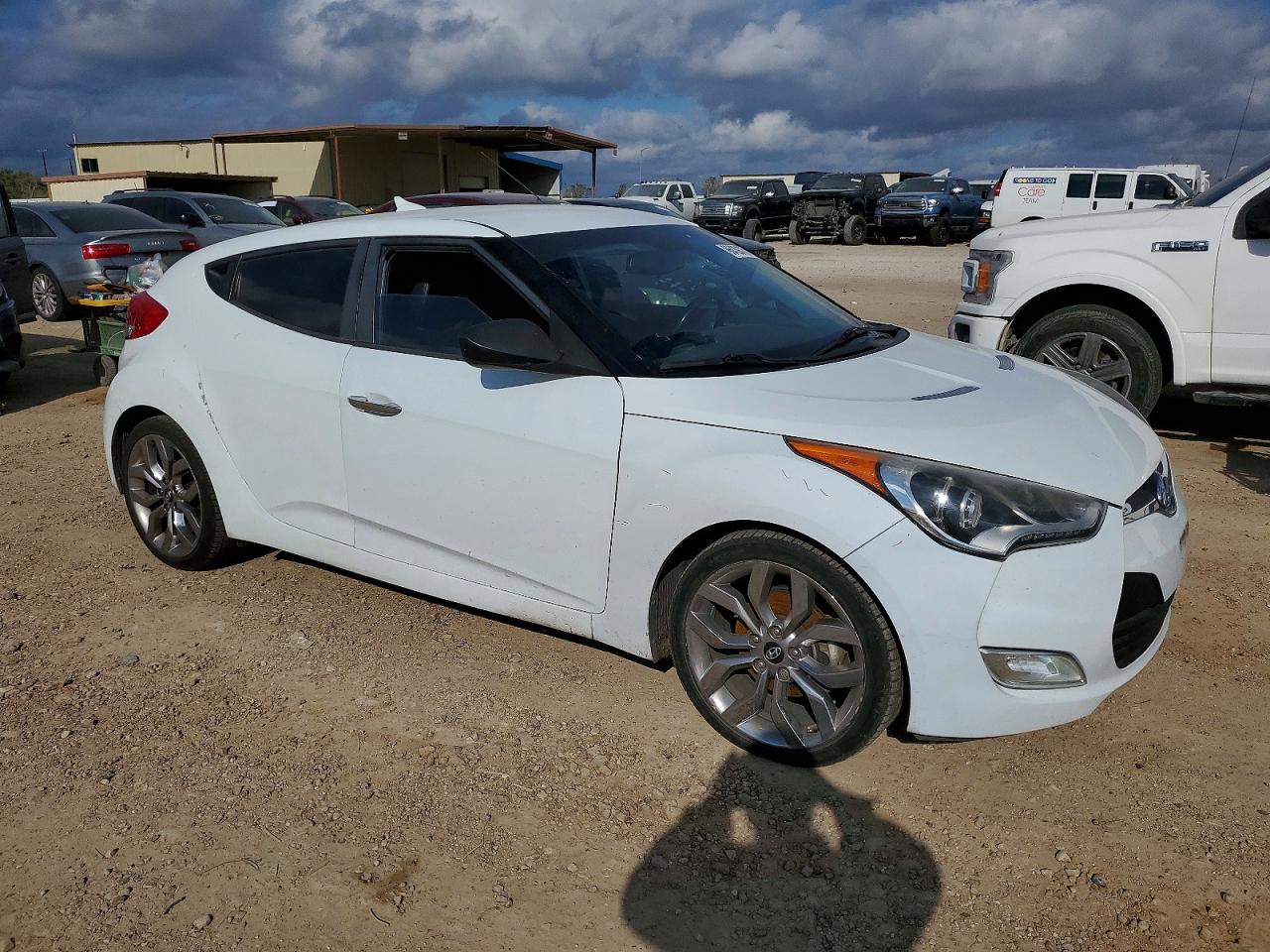 2015 HYUNDAI VELOSTER photo 4