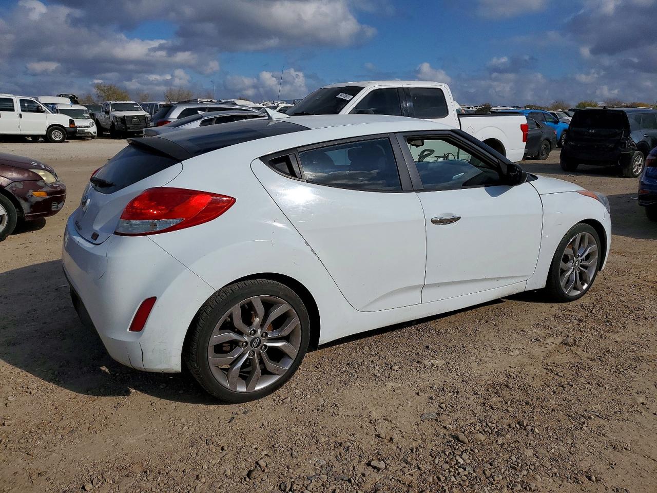 2015 HYUNDAI VELOSTER photo 3