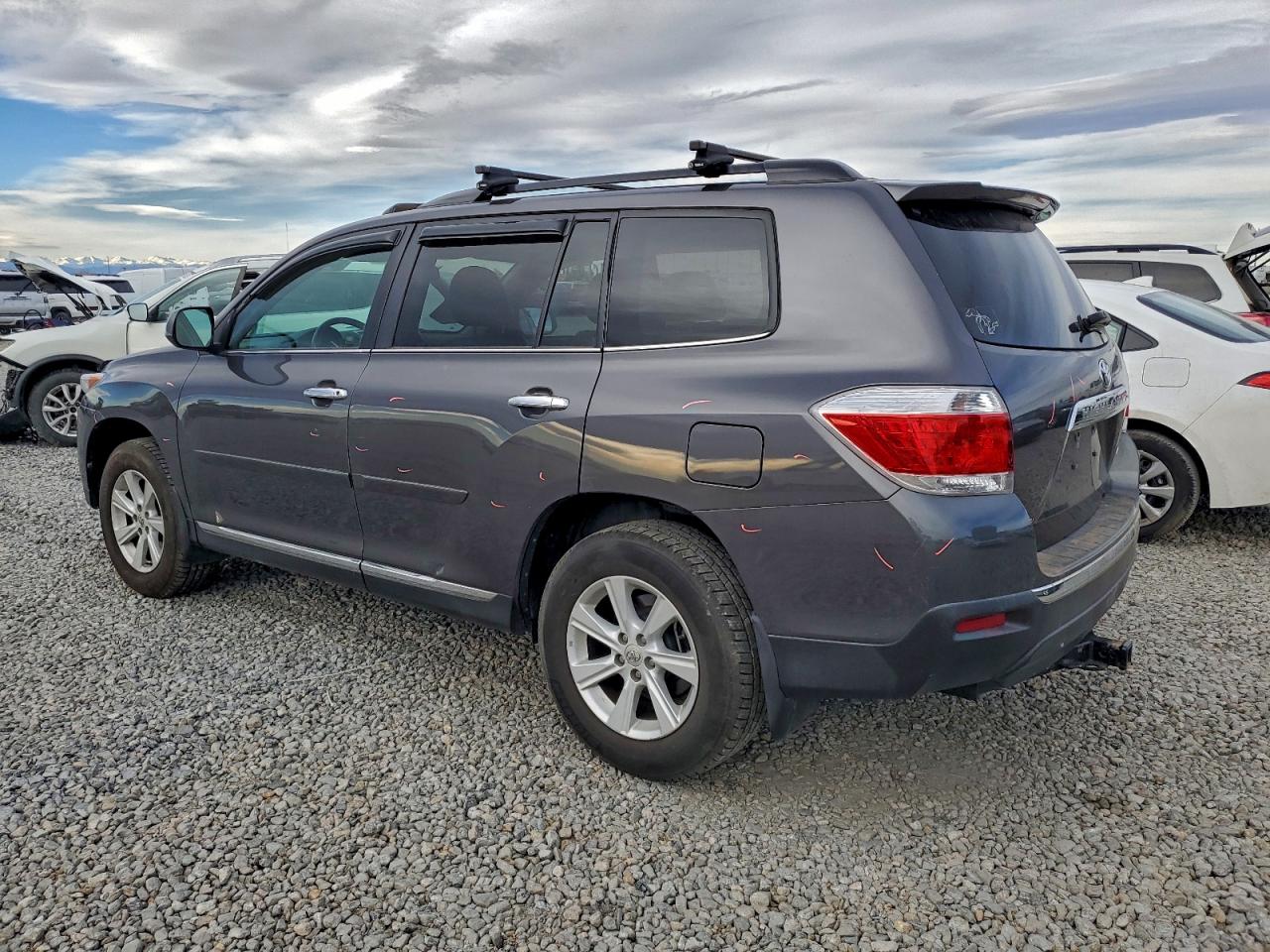 2013 TOYOTA HIGHLANDER BASE photo 2