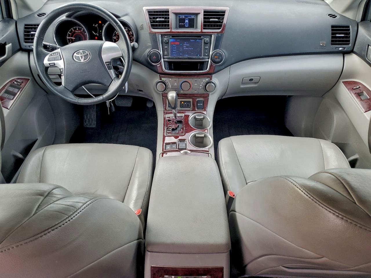 2013 TOYOTA HIGHLANDER BASE photo 8