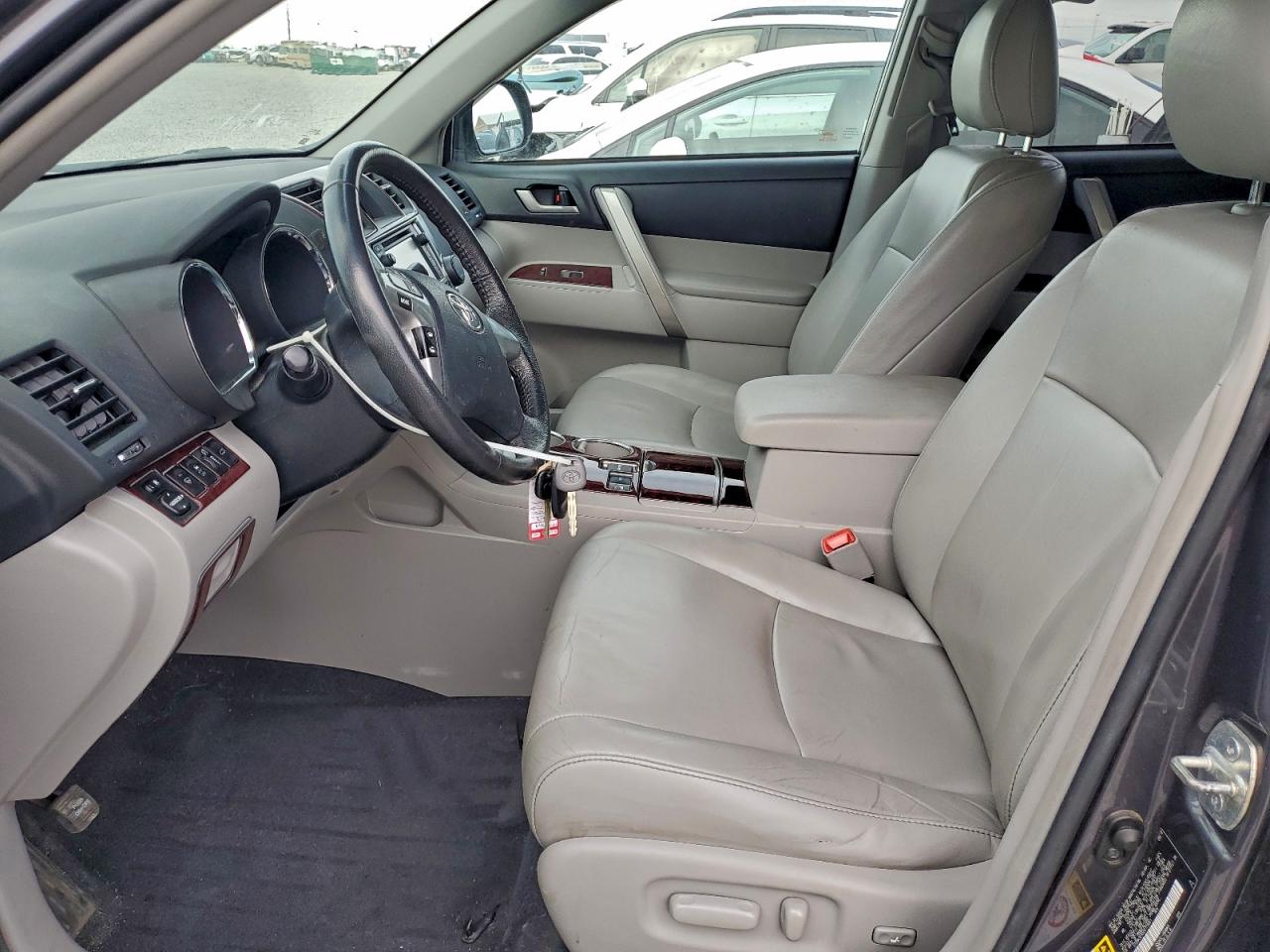 2013 TOYOTA HIGHLANDER BASE photo 7