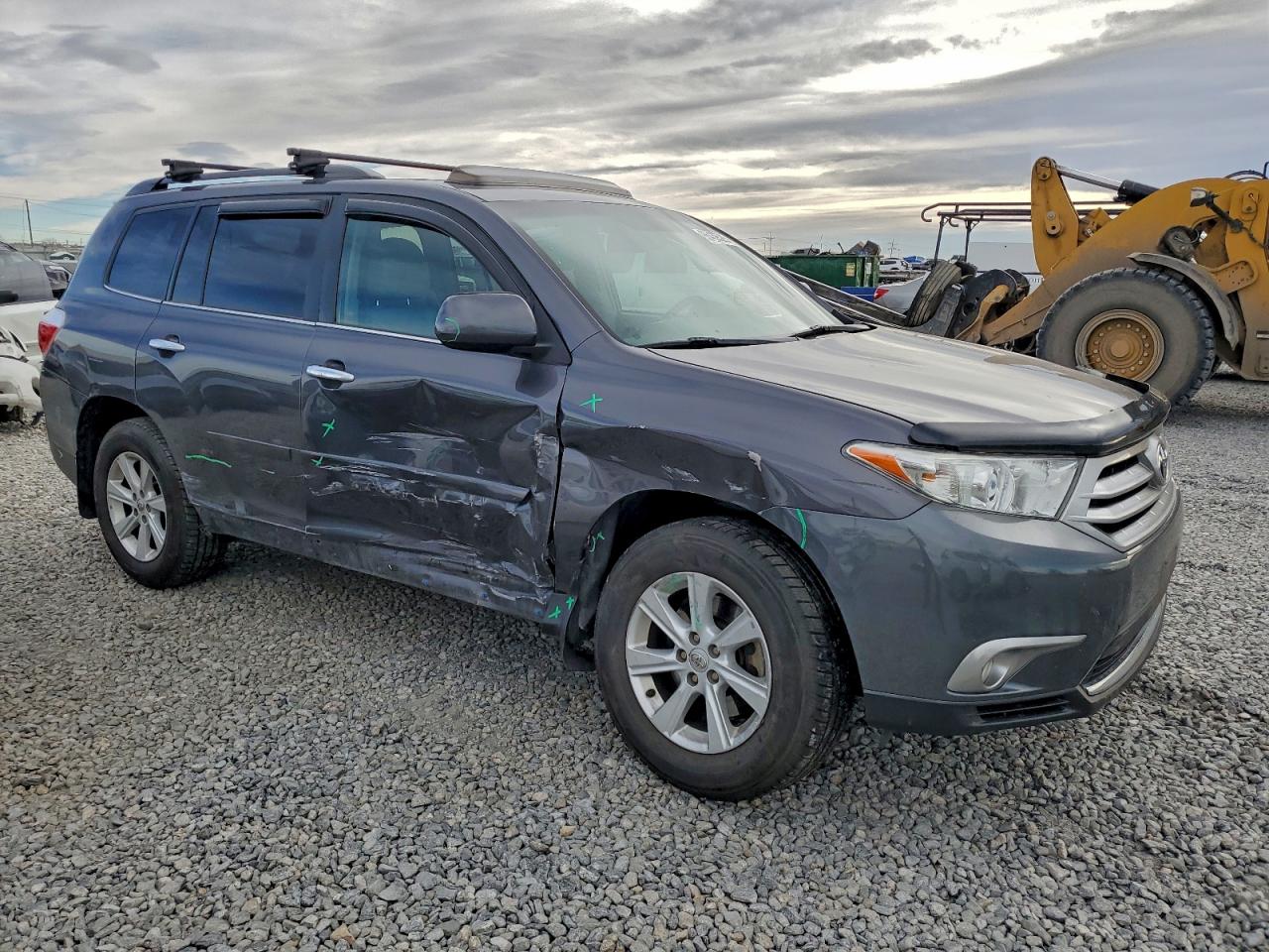 2013 TOYOTA HIGHLANDER BASE photo 4