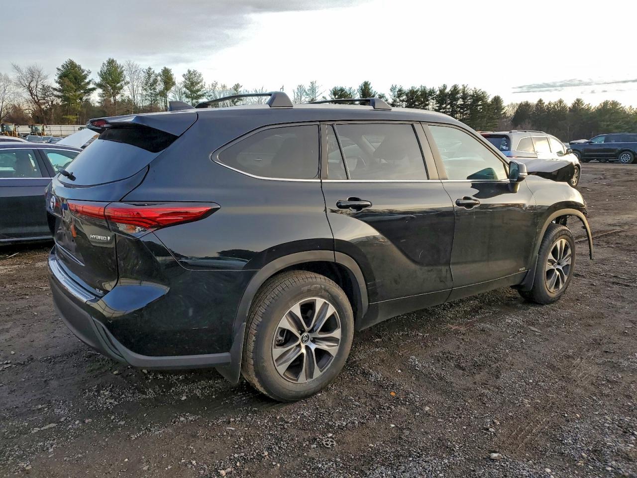 2023 TOYOTA HIGHLANDER HYBRID XLE photo 3